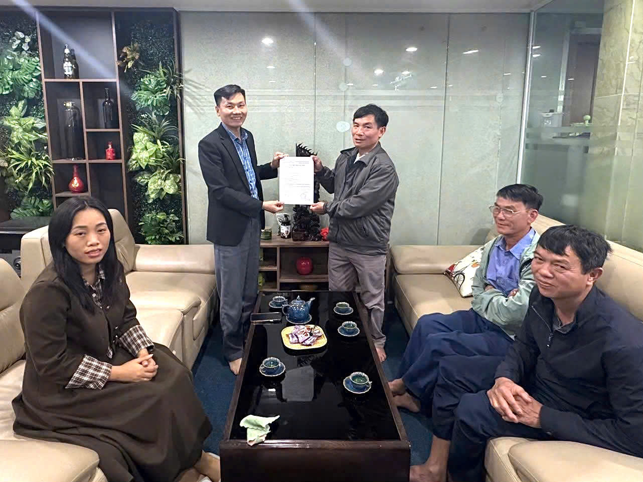 Vạn Xuân cùng đối tác kí hợp đồng hợp tác trồng sâm tiến vua